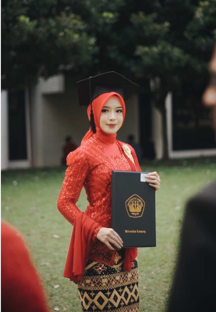 Alhamdulillah selesai 1 tahap mari kita lanjuti ke tahap-tahap berikutnya ✨🎓 #fyp #wisuda #cinematic #wisuda2024 #universitaslampung #unila #graduation #hukum 