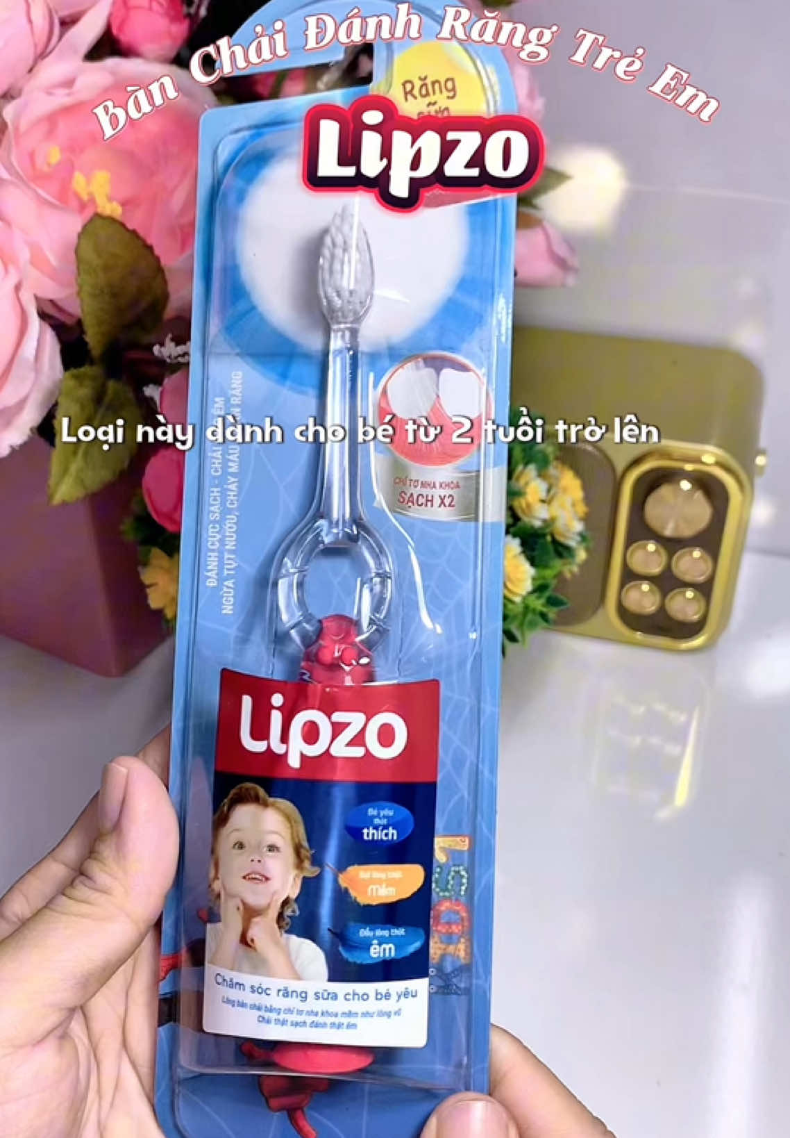 Bàn chải đánh răng Lipzo cho bé  ✓ Lông siêu mềm ✓ Tay cầm vừa tay bé ✓ Màu sắc dễ thương Mẹ nào đang tìm bàn chải cho bé, đừng bỏ qua nhen! 💯 #ReviewChoMe #Lipzo #BanChaiTreEm #banchaidanhrang #banchaidanhrangchobe #unboxingvideo 