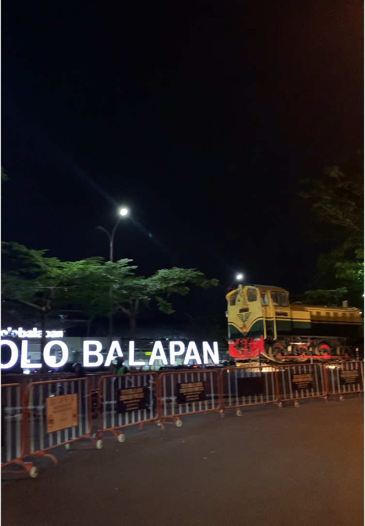 Malem minggu kemana guys?  #solo #surakarta24jam #surakarta #stasiunbalapan #solo24jam 