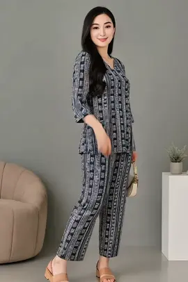 Tampil effortless tapi tetap fashionable? One set setelan rayon ini solusinya! Dengan bahan rayon premium yang adem, jatuh, dan ringan, kamu bisa tampil nyaman dan elegan tanpa ribet mix & match. Desainnya simple tapi chic, cocok untuk dipakai ke kantor, hangout, bahkan acara semi-formal. Tersedia dalam berbagai warna dan ukuran. Satu set sudah termasuk atasan dan bawahan yang matching, tinggal pakai — langsung stylish! #OneSetRayon   #SetelanWanita   #OutfitHarian   #OOTDKece   #SetelanNyaman   #BajuRayonAdem   #SetelanKekinian   #OutfitSimple   #OOTDWanita   #LookStylish