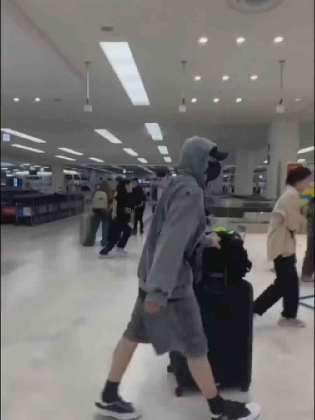 #jungkook going to Japan 🇯🇵 ✈️