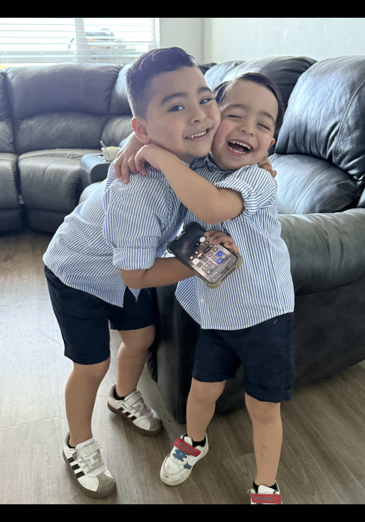 POR QUÉ EN LA CASITA TENGO UN AMOR 👦🏻👦🏻❤️🫰🏻🫶🏻@Karol G  #karolg #milagros #karolfans #songlyrics  #amorpropio #lomasviral #lomasnuevo #foryoupage #parati #latinamom #mom #twoboys #utah #tiktokviral 