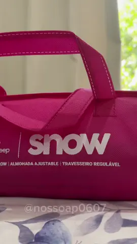 O ÚNICO TRAVESSEIRO REGULÁVEL 😱 Siiim ele existe !  Esse travesseiro vai salvar suas noites de sono e ele é da @I wanna sleep BR  Vou deixar um cupom de desconto para vocês “nossoap” e vocês ainda terão desconto 🫶🏼 #travesseiro #melhortravesseiro #trabesseiroregulavel #AchadinhosDoEnxoval #DicasDeCasa #CasaNova 