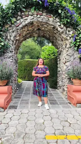 ✨ ¡Reviviendo la magia una sesión Fotográfica de 15 años! ✨ Soy una mujer guatemalteca Fotógrafa Profesional, orgullosamente indígena, luciendo mi hermosa indumentaria maya en esta sesión fotográfica llena de tradición, color y cultura. 💖🌺 ¡Celebremos nuestras raíces y la belleza de nuestra identidad! 🇬🇹✨ #15Años #CulturaGuatemalteca #IndumentariaMaya #OrgulloGuatemalteco #Raíces #Tradición #BellezaNatural