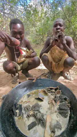 Wow! eating lunch from the hot pot #viralvideos #usa_tiktok #chaaba #cooking #hadzabetribe #chaba #kidstiktok #Recipe 