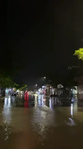 kata - kata ne pie iki ?? 😁 #hujan🌧️ #klebus #klebusguyonwaton #fypシ゚viral🖤tiktok #hujanderes #langensari #fyppppppppppppppppppppppp #harusfyp #fyphujan #banjir #2025 #fypage #kotabanjar 