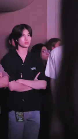 #pondphuwin cr: awesmeraybw, Geithsy