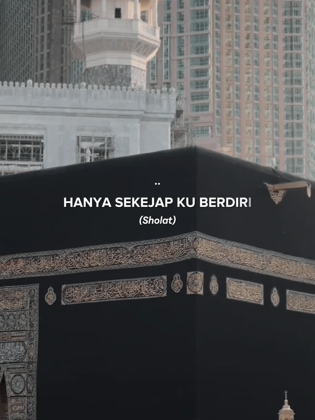 Ya Allah, mudahkan langkah kami menuju Baitullah. Kabulkan doa-doa kami untuk menjadi tamu-Mu di Tanah Suci. Semoga kamu yang menonton ini segera mendapat panggilan ke Mekkah dan Madinah. Jangan tunda niat baikmu—InsyaAllah tahun ini jadi keberangkatanmu! Butuh info & konsultasi umroh/haji? Hubungi: Diaz–0895366358429 #Umroh #TanahSuci #mekkah 