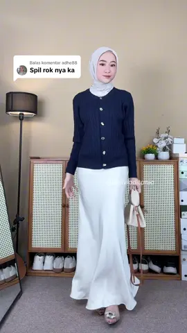 Membalas @adhe88 pakai size L warn milky White. Panjangnya 100cm🩷✨ #roksatin #roksatinwanita #etereine #rokwanita #rok #OOTD #ootdhijab #ootdhijabstyle #skirt #satinskirt #rokmermaid 