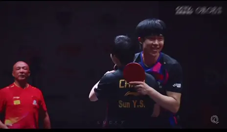 Ôm thật rồi ôm thật rồiiiiiiii 🥰🥰🥰🥰🥰 Tôi còn tưởng là tôi mơ 🥹🥹🥹🥹 #shatou #sunyingsha #wangchuqin #dohaqatar 