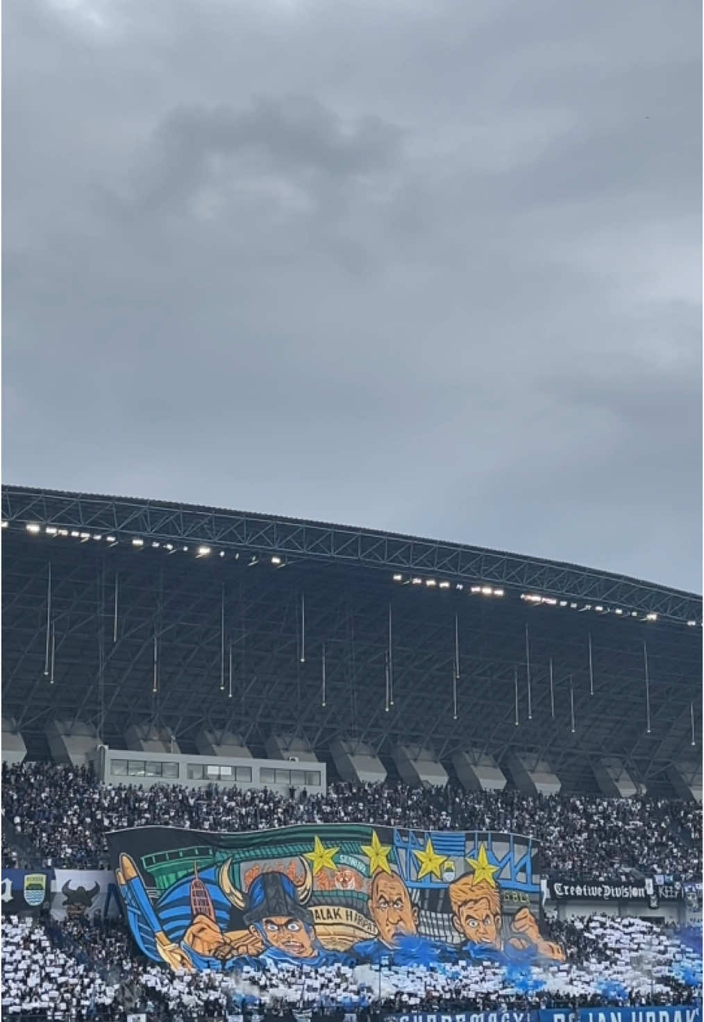 detik” koreo viking “MELANJUTKAN TRADISI JUARA” #persib #persibjuara #champion #persibvspersis 