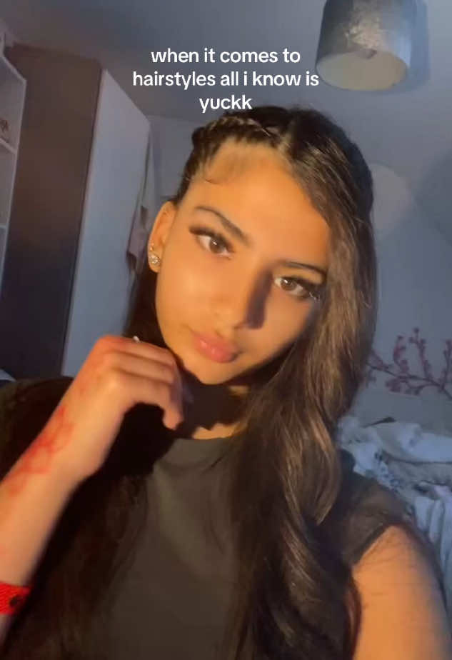 VERY late to this trend but oh well 🤷‍♀️#fyp #foryoupagе #pourtoii #blowthisupforme #foryoupagee #viral #trendingvideo #moroccan #blowup? #zyxbca #straighthair #curlyhair #hairstyle #hairinspo #relatable #yellowtieschool #northlondon #yuck #trending #slickback #longhair 