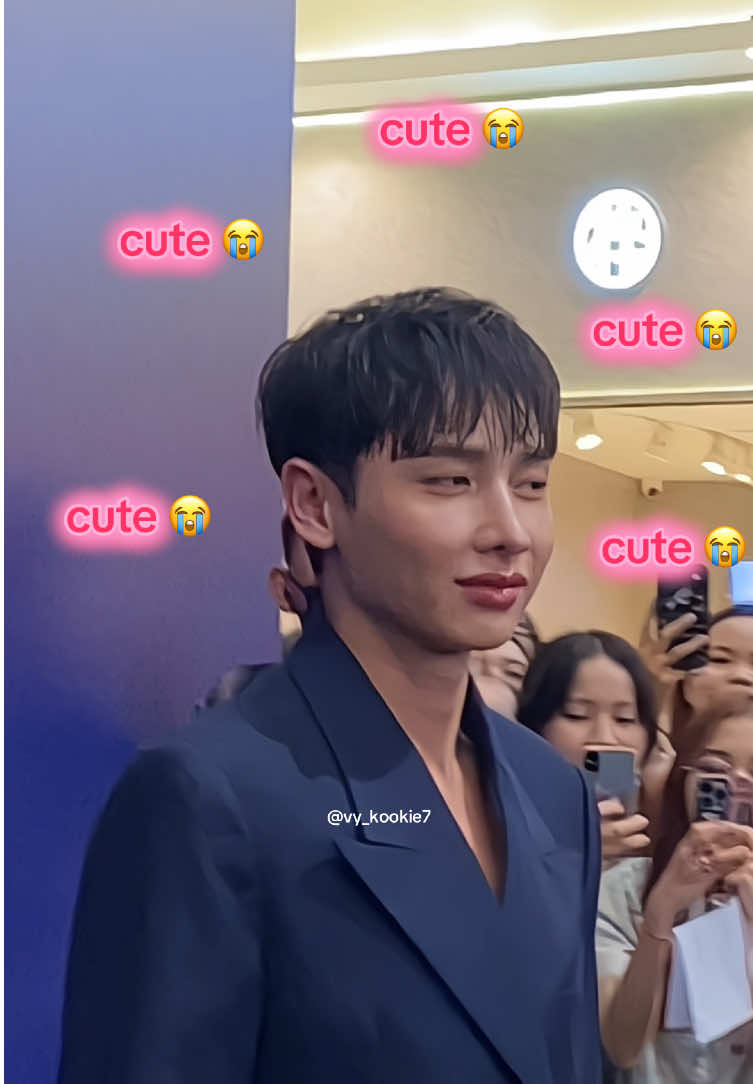 P’off where are you????? @ATp @tumciallllll #offgun #gunatthaphan #GunAtthaphan #กันอรรถพันธ์ #LancomeCambodiaxGunAtthaphan #gmmtv #offgun #vy_kookie7 #fyppppppppppppppppppppppp #thaienthu #viral #thailand #offgunfamily #type 