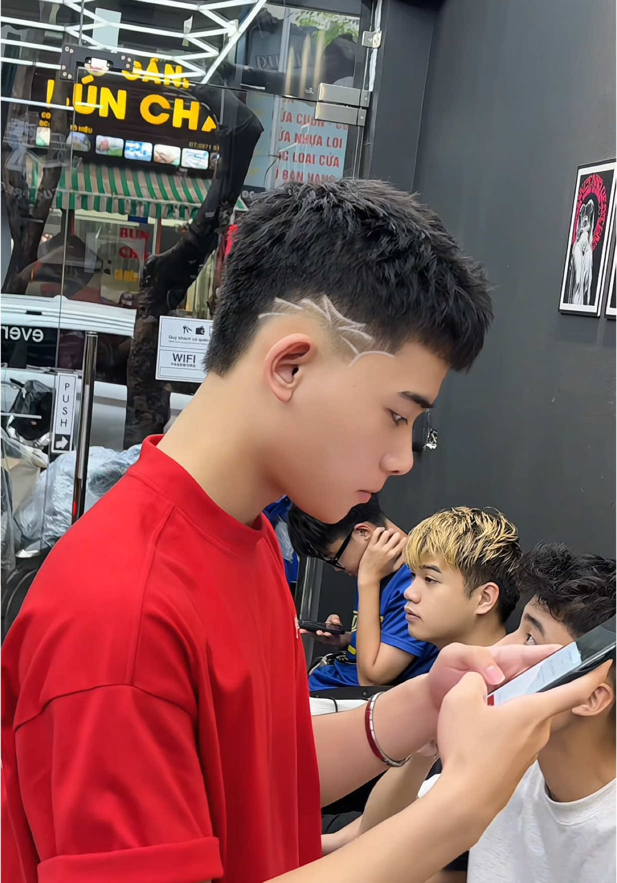 french crop x burst fade @D U C C H I N H #zawntusfreshcut #hairstyle #trending #viral #xuhuong #capcut #fyp #frenchcrop #burstfade #crophairstyle #texture 