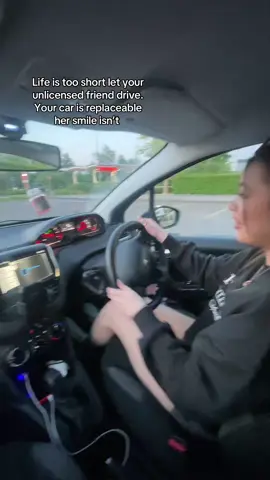 Look at her go👏🏻 #latenightdrives #besties #driverslicense 