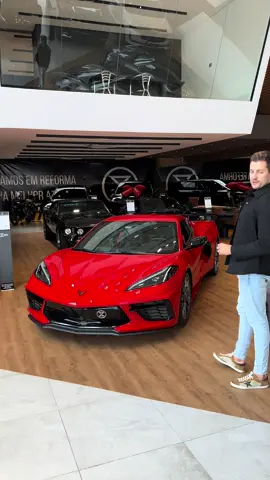 Corvette Stingray 2024 C8: motor central, V8 bruto e visual insano. Um superesportivo que entrega tudo. #CorvetteC8 #Stingray2024 #Carros #SigmaMotors 