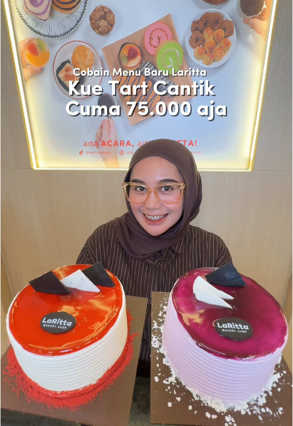 Laritta Bakery punya menu baru yang super duper enak & harganya cuma 75 ribuan aja! Kenalin Berry Cream Tart dari Laritta Bakery, untuk varian rasanya ada Strawberry dan Blueberry, dua-duanya enak bangett! Cocok banget buat acara ulang tahun, anniversary, buat acara kantor atau surprisein pacar kalian juga🎂🎉 Langsung aja ke Laritta Bakery buat cobain! Rayakan acara spesial kalian dengan Berry Tart Series dari Laritta Bakery🩷 #LarittaBakery #TartMurah #BerryCreamTart  #kulinersurabaya #kulinersurabayamurah #jelajahkuliner #creatorsearchinsights #kueulangtahun #rekomendasianisfit #anisfit #fakesituation⚠️ 