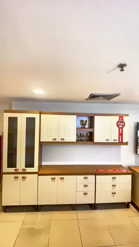 ✨ Transforme sua cozinha com estilo, funcionalidade e elegância!✨ Apresentamos a Cozinha Jéssica, acabamento refinado em 100% MDF.✨🪵 — Puxadores concha na cor cobre.💕 — São 2 balcões independentes e divisor de talher incluso para organização total.😍✨ 💡 Design inteligente para quem ama praticidade sem abrir mão da beleza! #CozinhaJéssica #MóveisPlanejados #CozinhaModulada #DecoraçãoComEstilo #OrganizaçãoInteligente