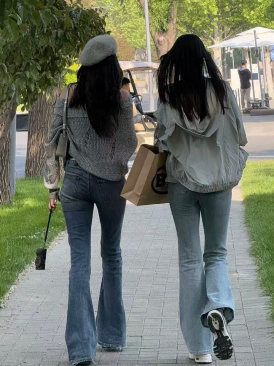 สองสาวตอนไปเที่ยวกัน หุ่นสับมาก สูงทั้งคู่เลย😍 #wangchuran #wangchuran王楚然 #หวังฉู่หรัน #trending 