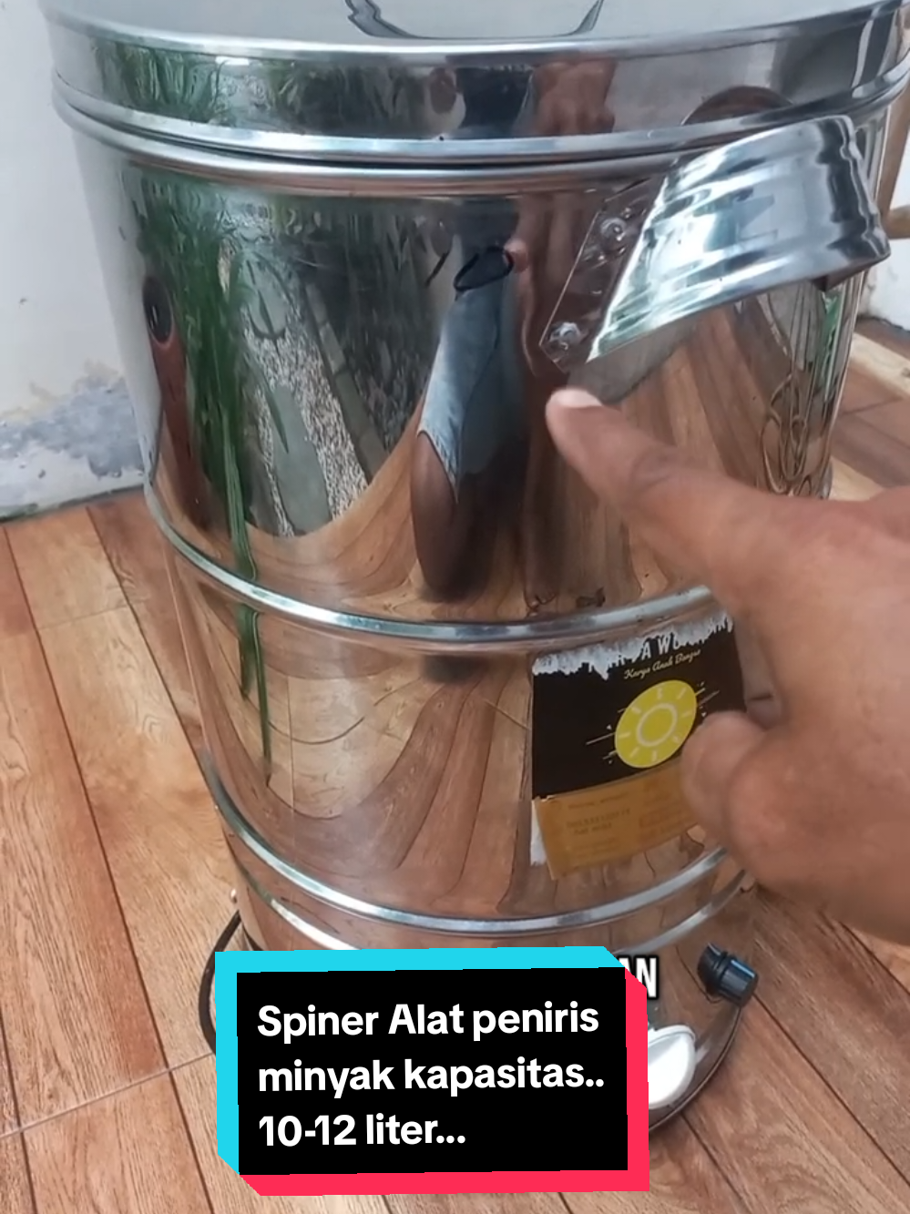 Spinner alat peniris minyak 10-12 liter baik untuk bawang goreng, keripik,kacang goreng dll. terbuat dari stainliss anti karat dan cara mengunakan cukup mudah. #spiner #mesinpenirisminyak 