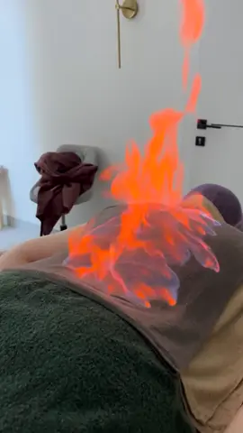 جرب قوة الفوطة النارية... وحرر جسدك من التوتر! الفوطة النارية مش مجرد حرارة، هي طريقة طبيعية لتنشيط الدورة الدموية، وتخفيف التشنجات وآلام العضلات، وسحب الرطوبة والبرد من الجسم. فوائدها: علاج التوتر والقلق دعم العمود الفقري والمفاصل ارتخاء سريع وفعّال للعضلات تهيئة الجسم قبل جلسة الحجامة الفوطة النارية = راحة عميقة وإحساس بالطاقة من أول جلسة. #الفوطة_النارية #جلسات_شفاء #علاج_طبيعي #الطب_الشمولي