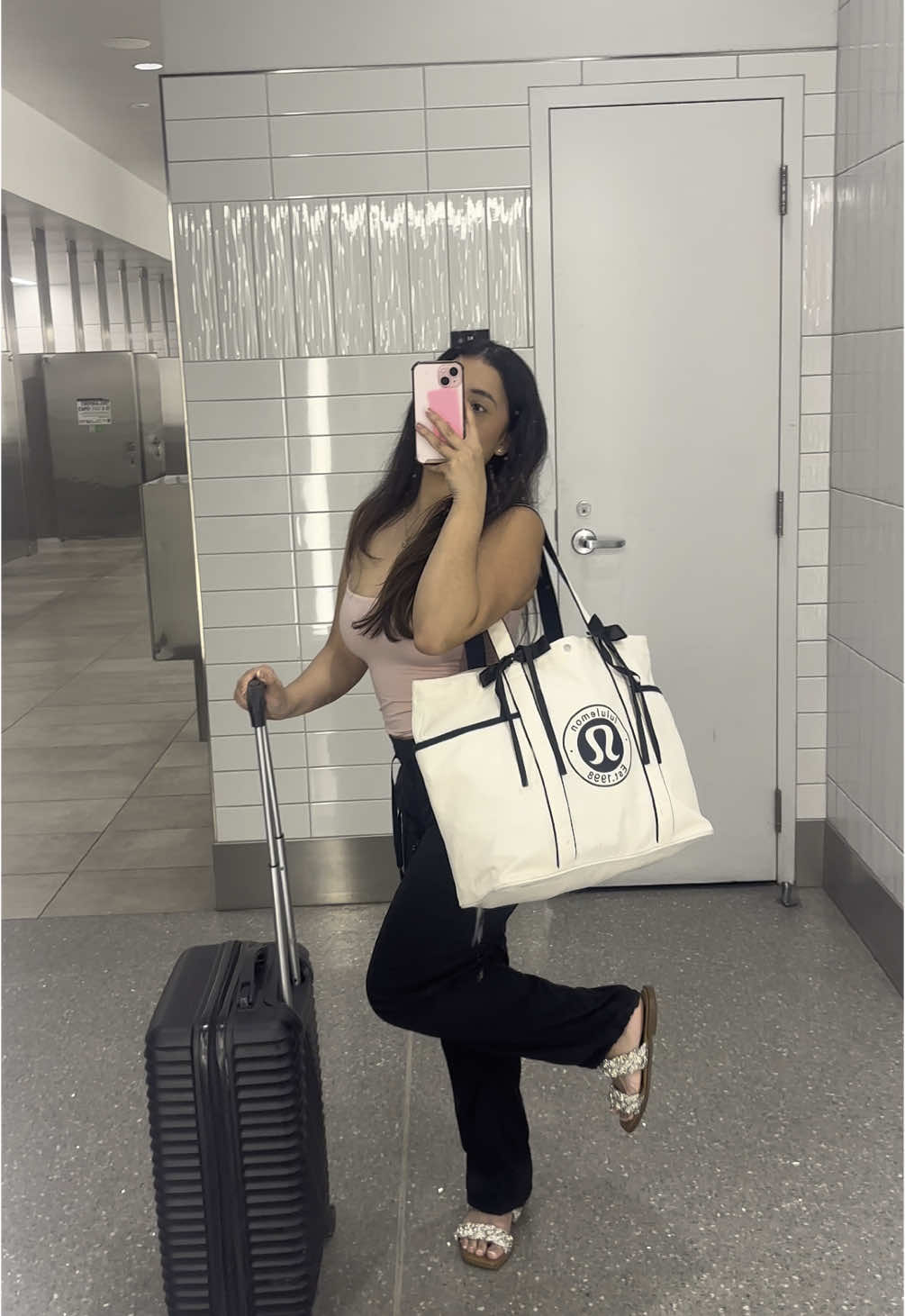 SURPRISE MY SISTER WITH ME FROM SEATTLE TO NORTH CAROLINA 🩷🩷💕✈️ #sister #memorialday #seattle #raleigh #washington #northcarolina #surprise #viral 