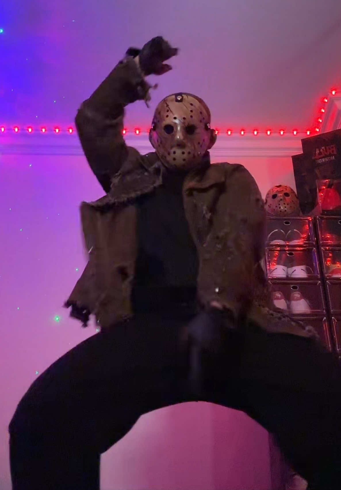 Makasama sandali. 🙏🏽💫 Dc: @JustMond 🕺🏻 #jasonvoorhees #fridaythe13th #cosplay #dance #fyp #foryou #trending 