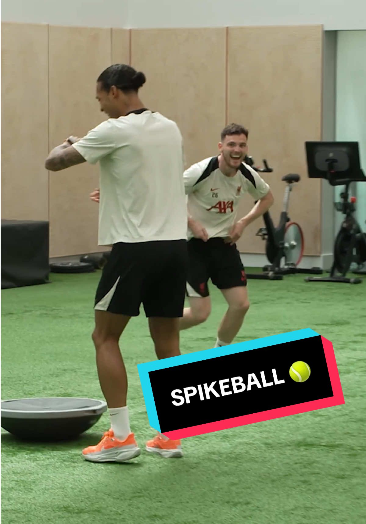 Spikeball competitive levels: 💯🎾 #lfc #liverpool 