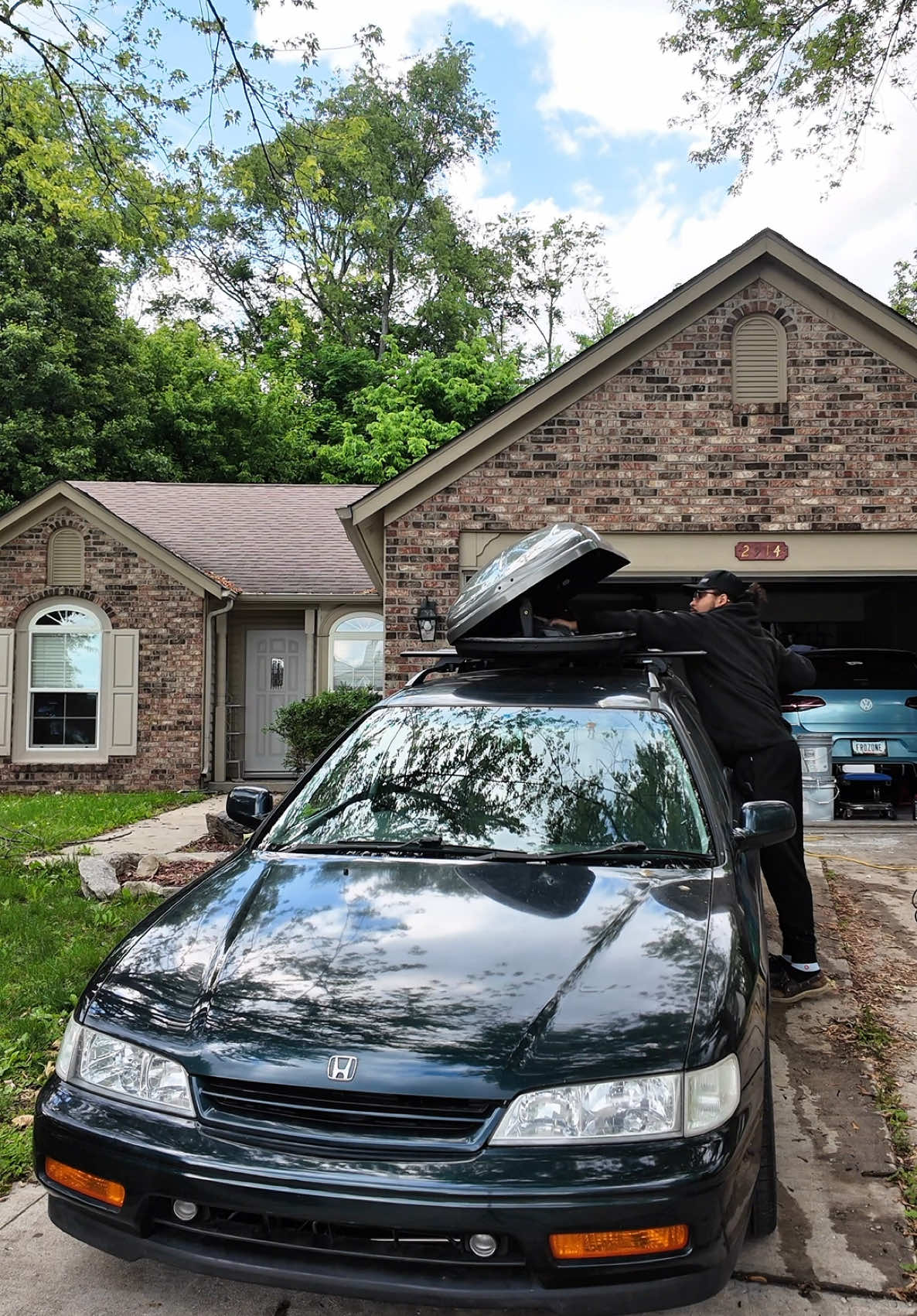 Peep what’s in the background 👀  Do you let this song play out all the way?  (I’ve been itching for some Mac miller esk music lately but nobody can compete. Or come close to what he produced) #lowered #Lifestyle #carguy #bath #shagon #wagon #fyp #comtent #mr2 #honda #accord 