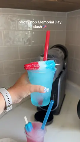 Happy Memorial Day! 🇺🇸 #drinkrecipes #frozendrink #ninjaslushi #slushie #memorialday #memorialdayweekend #slushiemachine #4thofjulyparty #4thofjulydrink #drinktok #drinkideas #cocktailrecipe #fundrinks 