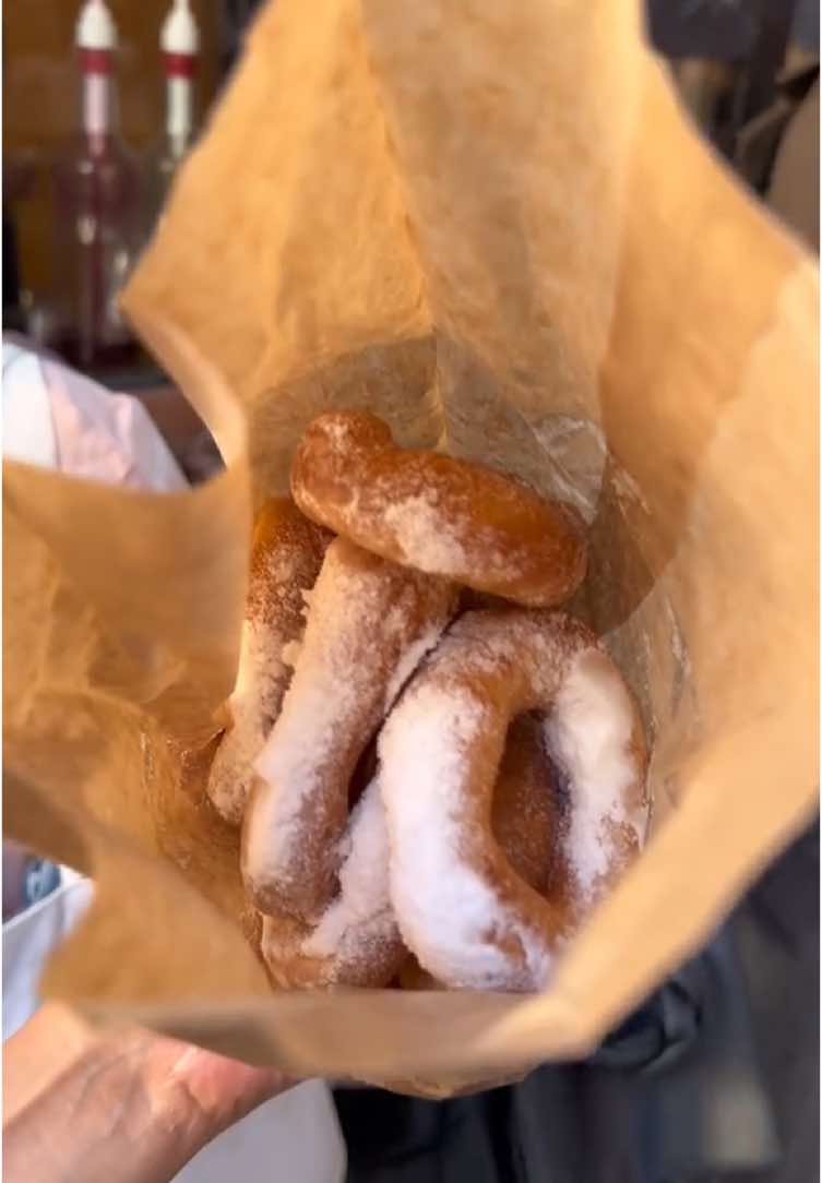 A Bite of Pishka, A Taste of Childhood 🥰 I wasn’t in Georgia anymore. I was eight again… sitting on the counter, watching my mother fry dough in the golden afternoon light #childhoodmemories #pishkatbilisi #georgia #travel #traveltiktok #oldtown #donat #delicious #Pishka