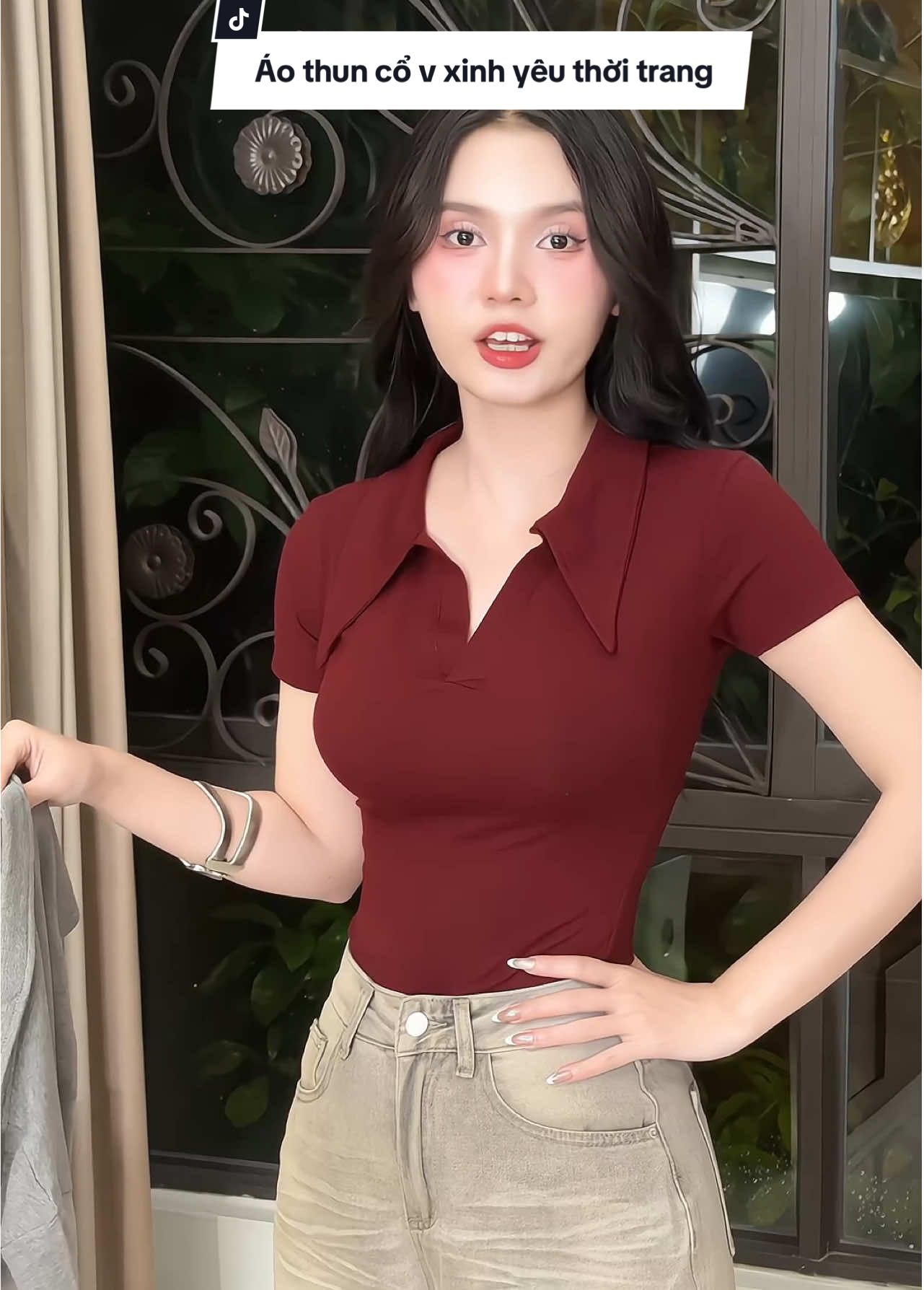 Áo thun cổ v xinh yêu thời trang #aothun #aothunnu #aokieu #aoxinh #aothietke #aocov 