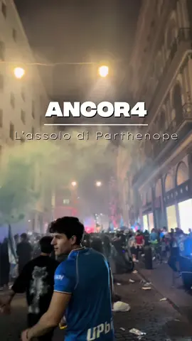 Pe’ nuie nun sarrà maie sule ‘nu juoco.  ‘O putimme dicere, è ‘o vero: ‘e napulitane so’ campiune d’Italia, ‘o Napule è campione.  L’alleria ‘e ‘stu video è dedicata a’ tristezza ch’astregne ‘o core e chi ancora offenne ‘o meridione, ancora se sporc’ ‘e antimeridionalismo, ancora schifa all’atu frate. Ajere so’ state cuntente speranno che pure ind’’o core lloro scuppiasse chist’ammore. Chist’ammore che sento e che nun me fa durmì a notte.  Forza Napoli sempre Ancor4 💙 #perte #davideavolio #napoli #scudettonapoli #serieA #calcio 