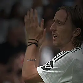 لحضة خروج لوكا مودريتش من ريال مدريد 💔 #مؤمل_الخفاجي #ريال_مدريد 