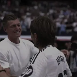 ‏أغمضتُها كي لاتفيضَ فأمطرت ايقنتُ أنّي لستُ أملك مدمَعي 😢 #lukamodric #kroos #realmadrid #fyp 