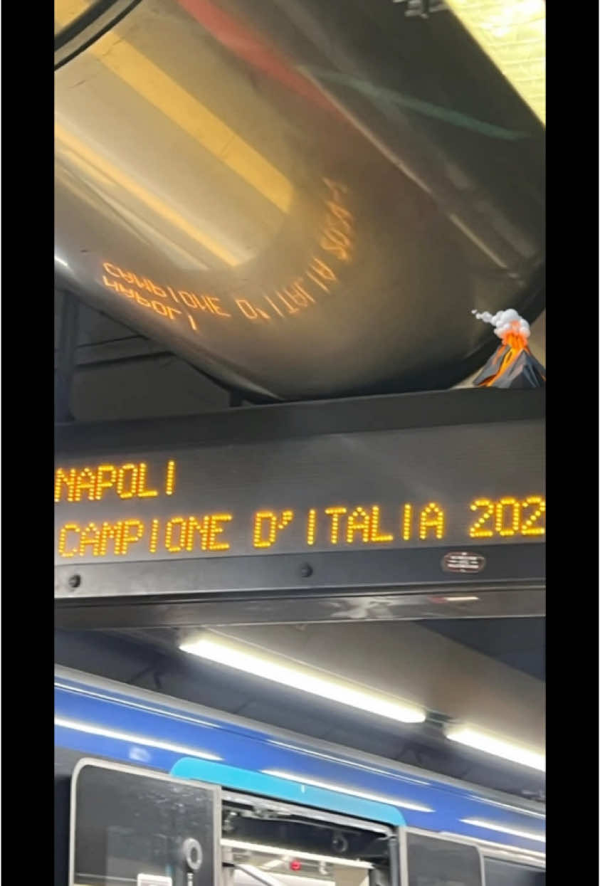Puoi togliere un napoletano da Napoli, ma non potrai mai togliere Napoli dal suo cuore #sscnapoli1926 #napolinelmondo #forzanapolisempre #scudettonapoli2025 #💙 #napoletana #