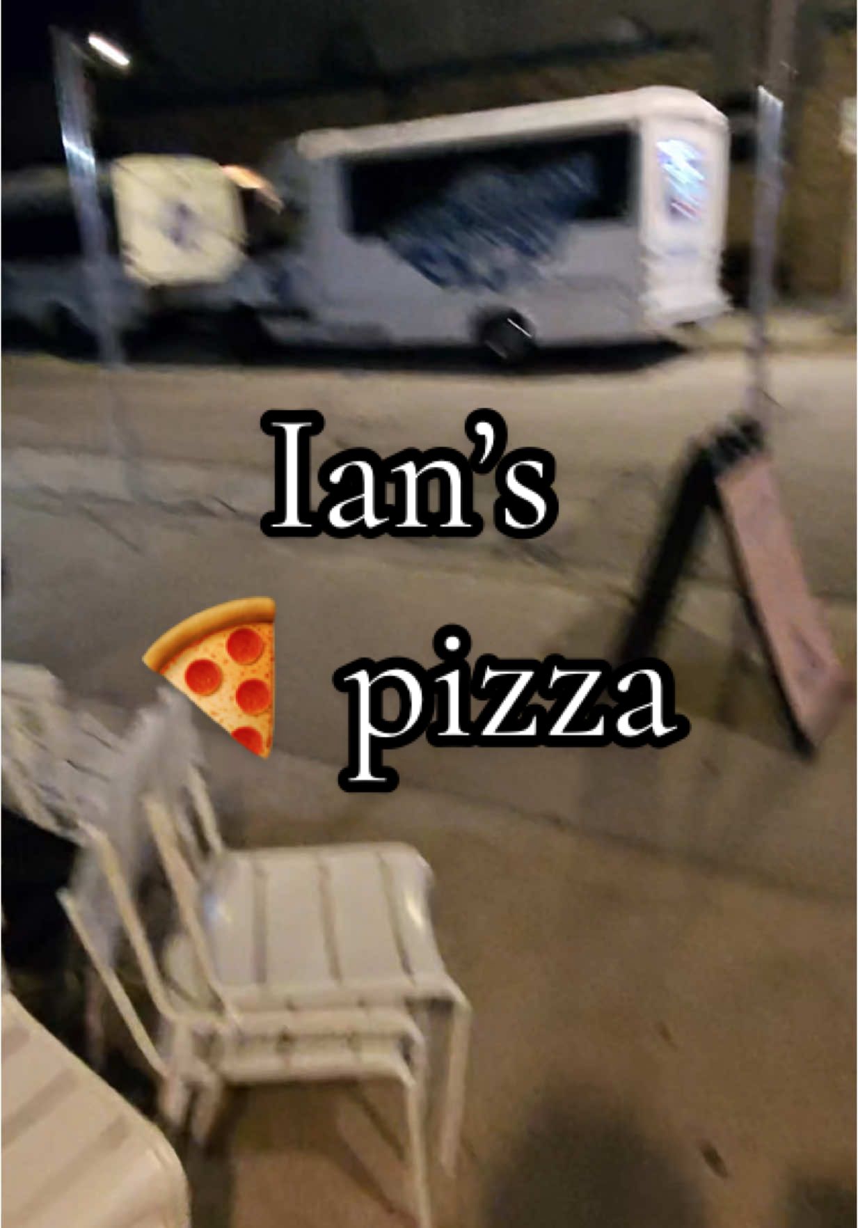 #ianspizza #pizza #foodreview #milwaukeefood #food #milwaukee #pov #pizzareview 