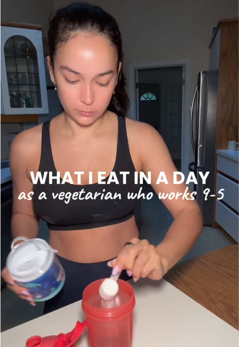 what i eat in a day as a vegetarian who works 9-5🤸🏽‍♀️ #vegetarian #wiead #whatieatinaday #whatiatetoday #corporatelife #9to5  @Alani Nutrition @Organika @Garden of Life @lovemysilk @Freshfield @Kashi 