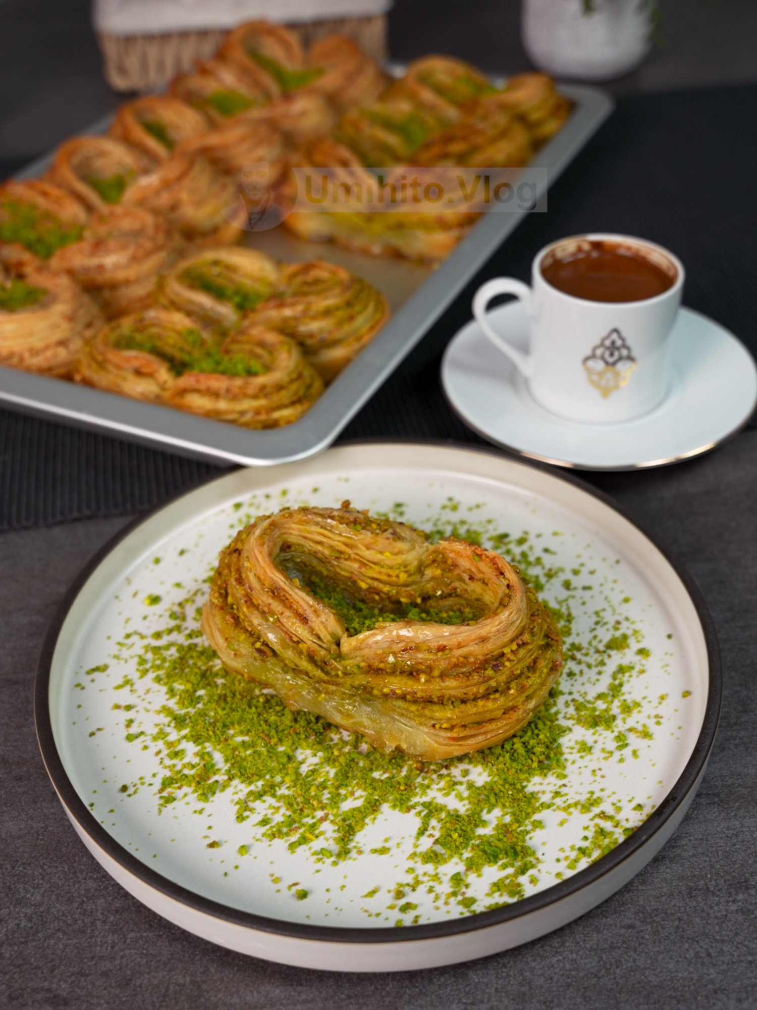 Mit diesem Baklava werdet ihr an Bayram in den Augen eurer Gäste der Star sein 😋 Egal, ob ihr es mit Walnüssen oder Pistazien macht. Mein Favorit ist Walnuss. Ihr werdet nicht glauben, wie knusprig und gut es schmeckt 😍 Dazu ein türkischer Kaffee aus dem Cezve, mit ordentlich Schaum... Uns allen schon jetzt frohe Bayramtage ☕️ Für den Teig: 1 Teeglas Wasser 2 Eier 2 EL Joghurt 1 TL Backpulver 1 EL Essig 1 Prise Salz 1/2 Teeglas Öl Baklava-Mehl Zum Ausrollen: Maisstärke Zum Darübergeben: 200 g Butter Für den Sirup: 4 Gläser Zucker 3 Gläser Wasser 1 Scheibe Zitrone Für die Füllung: Walnüsse oder Pistazien With this baklava, you'll be the star in your guests' eyes during Bayram 😋 Whether you make it with walnuts or pistachios, my favorite is walnut. You won't believe how crispy and delicious it tastes 😍 Add to that a Turkish coffee from the cezve, with plenty of foam... Wishing all of us joyful Bayram days already ☕️ For the dough: 1 tea glass of water 2 eggs 2 tbsp yogurt 1 tsp baking powder 1 tbsp vinegar 1 pinch of salt 1/2 tea glass of oil Baklava flour For rolling out: Cornstarch To pour over: 200 g butter For the syrup: 4 glasses of sugar 3 glasses of water 1 slice of lemon For the filling: Walnuts or pistachios Bu baklava ile bayramda misafirlerinizin gözünde star siz olacaksınız 😋 İster cevizli ister fıstıklı yapın. Benim favorim cevizli. Gevrekliğine ve tadına inanamayacaksınız 😍 Bir de yanında cezvede yapılmış bol köpüklü bir fincan Türk kahvesi olunca... Hepimize şimdiden hayırlı bayramlar ☕️ Hamuru için: 1 çay bardağı su 2 yumurta 2 çorba kaşığı yoğurt 1 tatlı kaşığı kabartma tozu 1 çorba kaşığı sirke 1 tutam tuz 1/2 çay bardağı sıvı yağ baklavalık un Açmak için: Mısır nişastası Üzerine dökmek için: 200 g tereyağı Şerbeti için: 4 su bardağı şeker 3 su bardağı su 1 limon dilimi İçi için: ceviz ya da fıstık #baklava #pistazien #pistachio #fıstık #walnuss #walnut #bayram #kuchen #cake #pasta #rezept #Recipe #schnellerezepte #tarif #yemek #kahve #kaffee #coffee #tatlı #asmr #Foodie