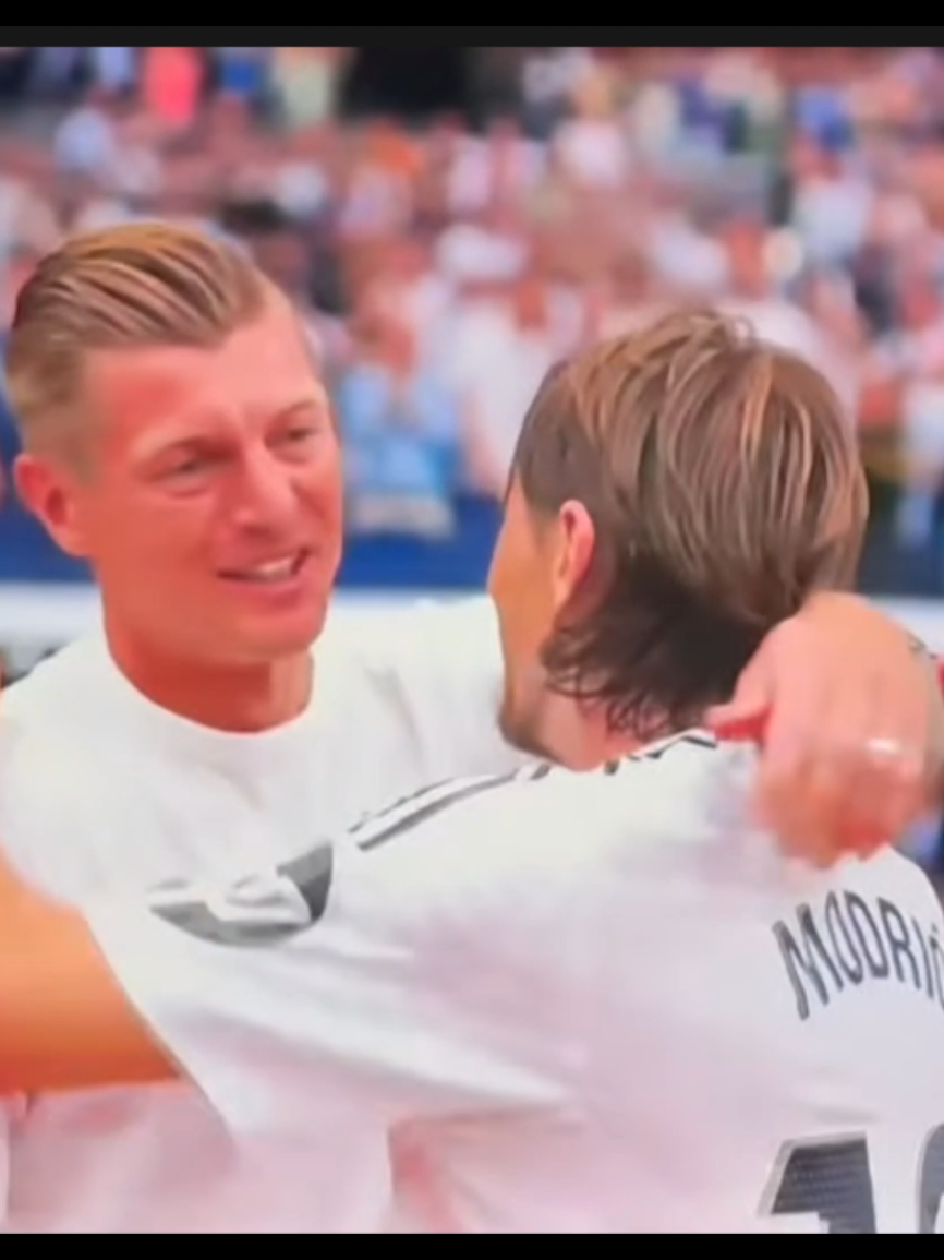 Gracias Luka Modric, HALA MADRID!! 🏆⚽️ #graciaslukamodric #10demadrid #lukamodric10 #realmadrid #fútbol #despedidadelukamodric #toniyluka #hermanosfutbol #halamadrid #viral #parati 