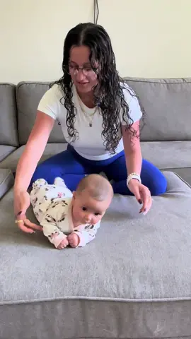 Get baby rolling with these easy 5 steps!! #baby #babiesoftiktok #firsttimemom #momlife #momtok #babyrollingover #rollover #tummytime #parenting #parentsoftiktok #parentingtips #parentinghacks #parenting101 #tummytimeactivities #tummytimetips 