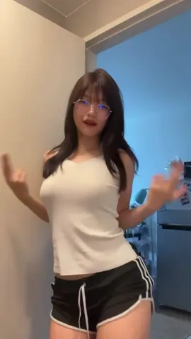 #thaigirl #glassesgirl #cutegirls #dance 