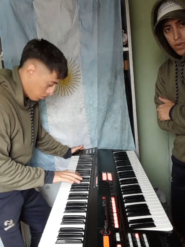 que se pudra todo 🎹  #Cumbia #versus #batalla #teclados #Piano #batalladeTeclado #duo #Gemelos #punteos #McCaco #CumbiaBase #QuesePudra 