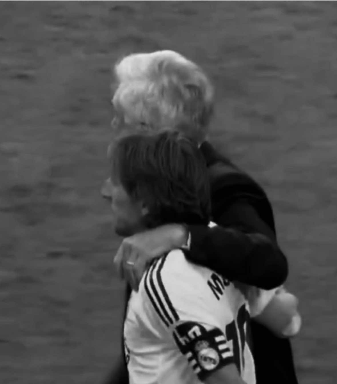 إنتهت الحكاية في وسط البرنابيو 😞 #fyp #explore #lukamodric #carloancelotti #realmadrid #halamadrid #modric 