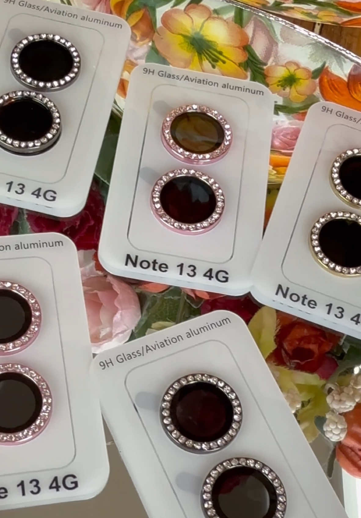 ✨📸 Brilho e proteção em cada clique! 📸✨  Eleve o estilo do seu smartphone com a película para câmera Aro Strass! Compatível com Samsung e Xiaomi, ela une resistência e sofisticação com vidro 9H e alumínio de aviação.  Porque cada detalhe faz a diferença! 💎💖  #AroStrass #PelículaParaCâmera #Samsung #Xiaomi #EstiloEProteção #SmartphoneFashion #TechAccessories #BrilhoEProteção #Inovação #DesignElegante   😊✨