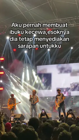 Masih ada cinta yang lebih tulus dari itu? #slank #slankers #kakaslank #bimbim #slankersindonesia #fyppppppppppppppppppppppp 