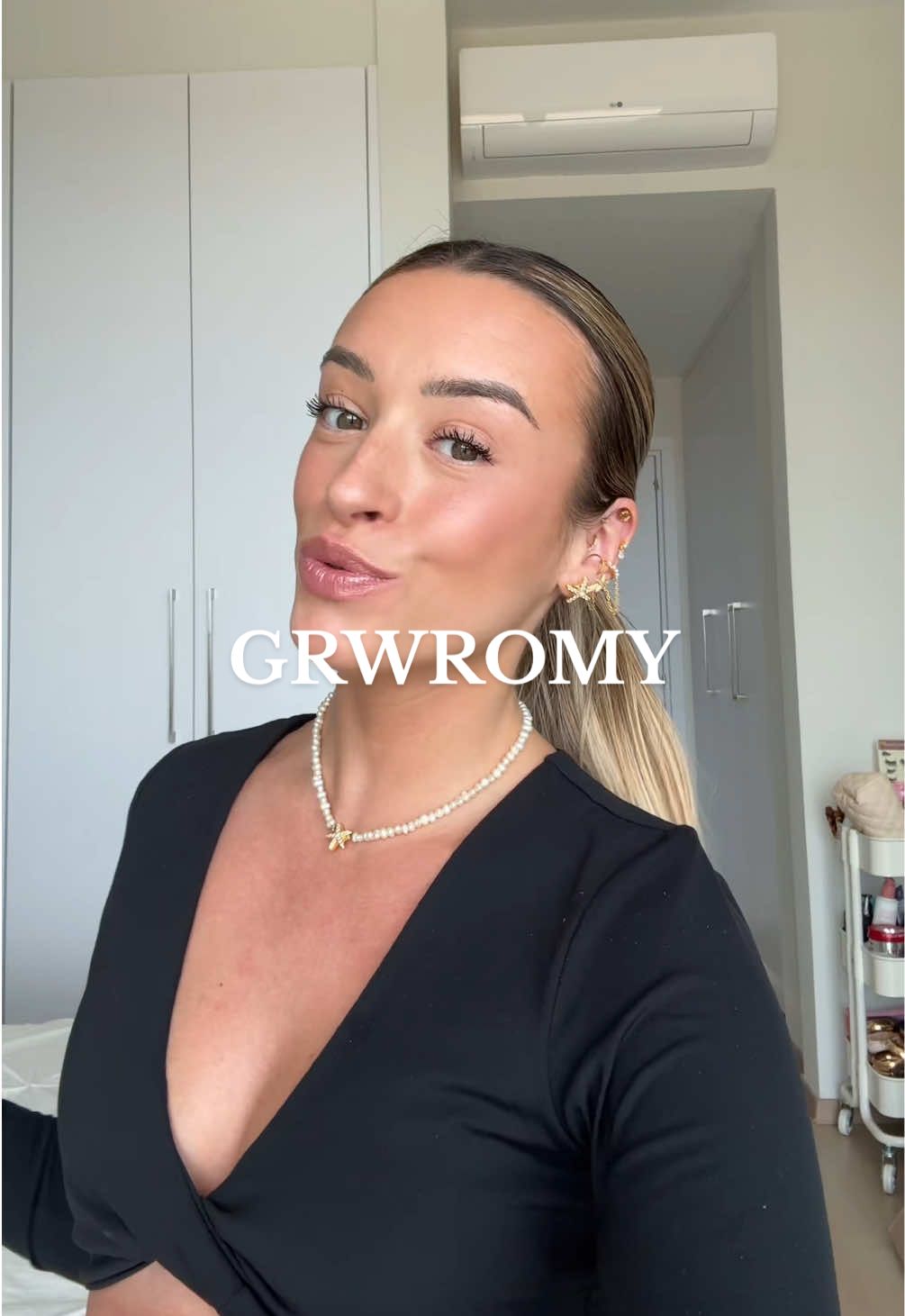 GRWROMY  Je me maquille avec des bruits que j’utilise rarement voir jamais ! Produits utilisés | Fdt @rimmellondon  Concealer @Erborian France  Bronzer stick @Too Faced  Poudre @persephone  Blush @YSL Beauty  Bronzeur @Nuxe  Mascara télescopic @L’Oréal Paris  Recourbe cils @maccosmetics   Gloss @Lancôme  Abonne toi pour ne pas louper les prochaines vidéos et rejoins moi sur insta : Romy__al et snap romyyal 🫶🏻