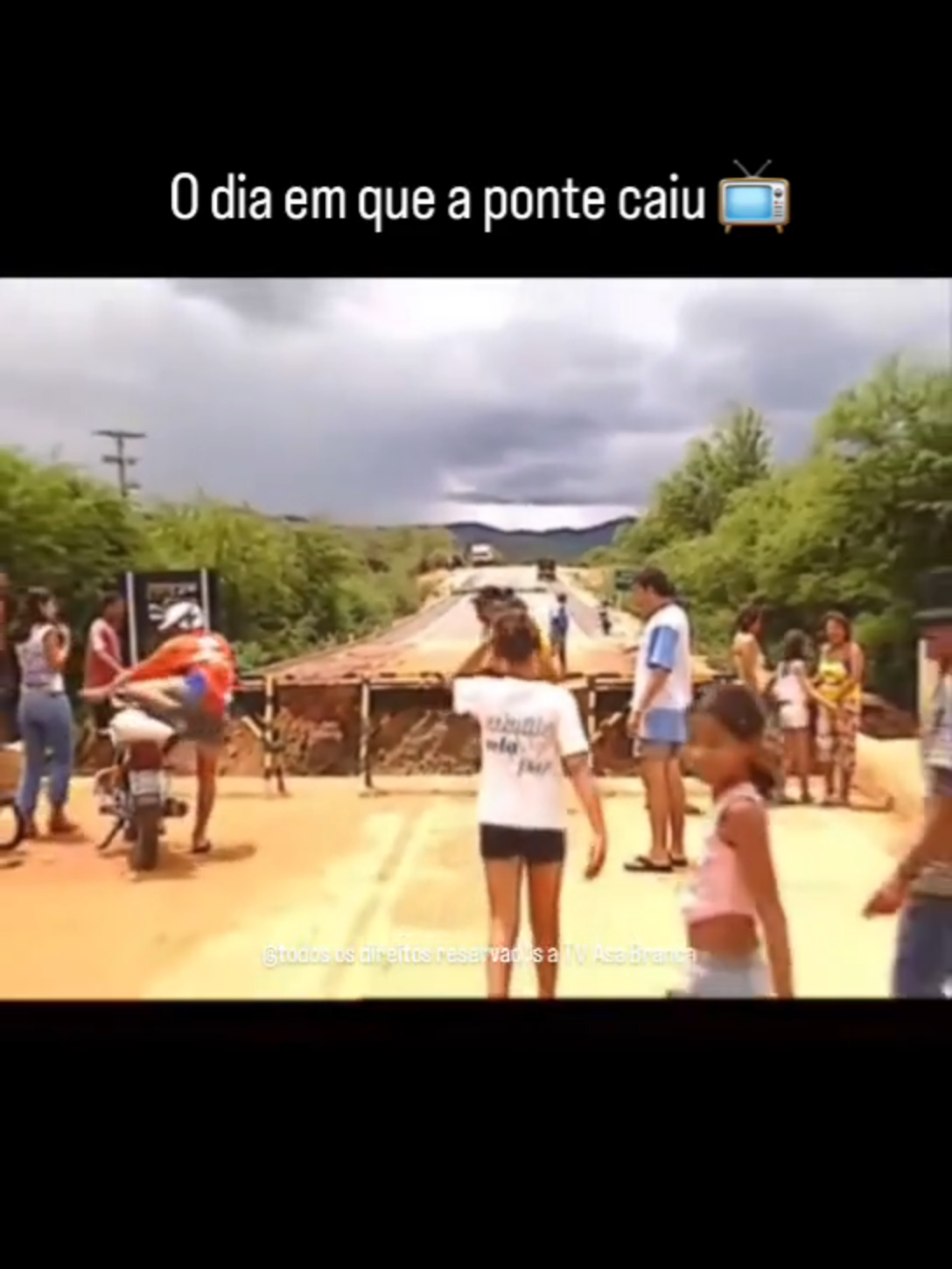 RARIDADE- Reportagem da TV Asa Branca de quando a ponte que liga Jataúba ao Brejo caiu em Janeiro de 2004. Confira! Todos os direitos reservados a TV Asa Branca (Uso não comercial)....#tbt #2004 #jatauba #Jataúba #fyp #nostalgia