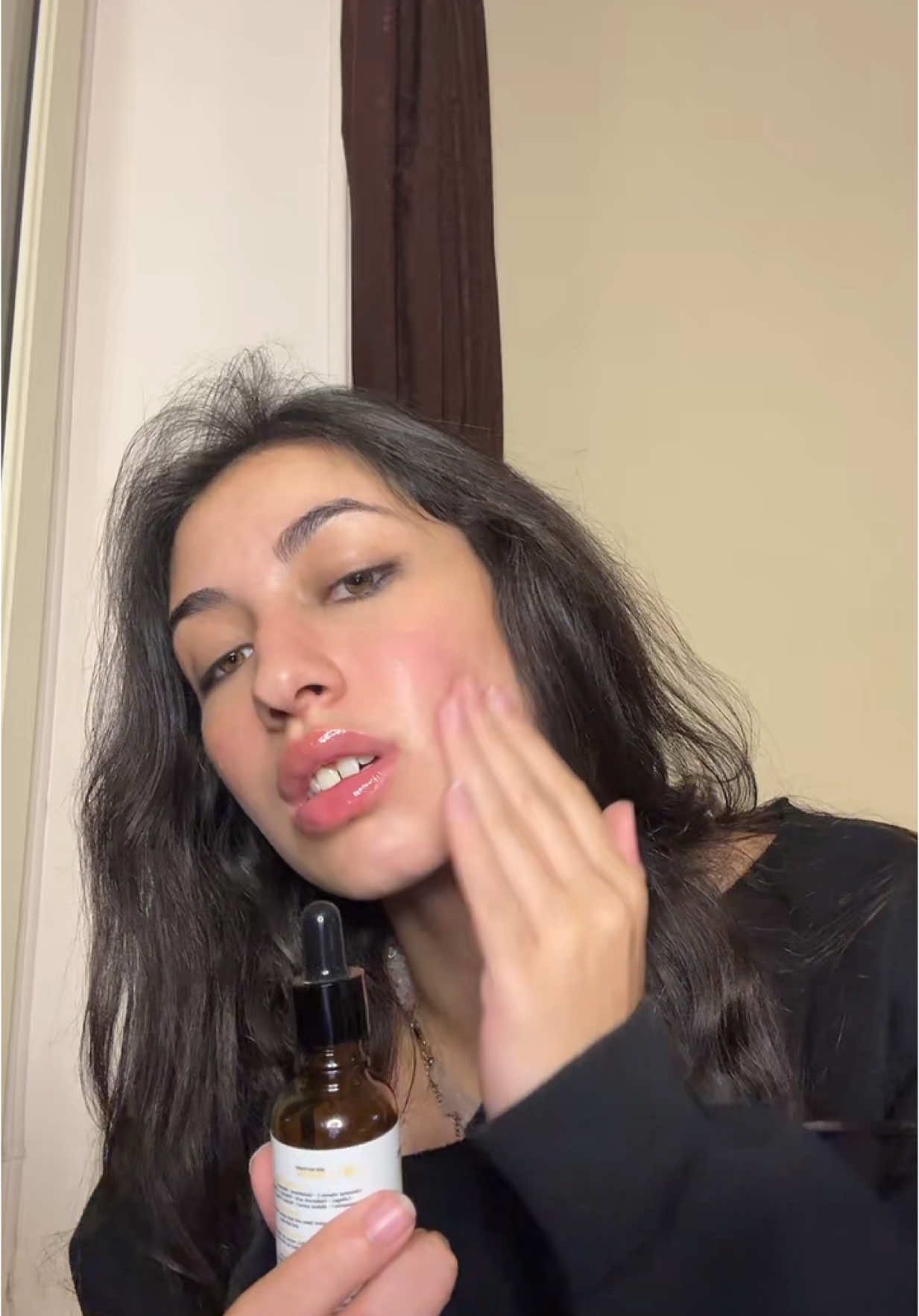 Dupe علي ما تفرج 😂| اسمو CWELL @Cuefit Skin Care 👌👌 بالنسبة للتفتيح مشفتش اي نتيجة لسه ولا في الآثار ولا حاجة ف أنا كدا كدا هستمر عليه اكتر عشان بستخدمو ك makeup base و هقولكم النتيجة 💝💝 #glowymakeup #makeupdupe #makeuponabudget #dewyskincare #dewyskinhack #affordablemakeup #glowuproutine #radiantskin #glassskin #viralmakeup #tiktokbeautyhacks 