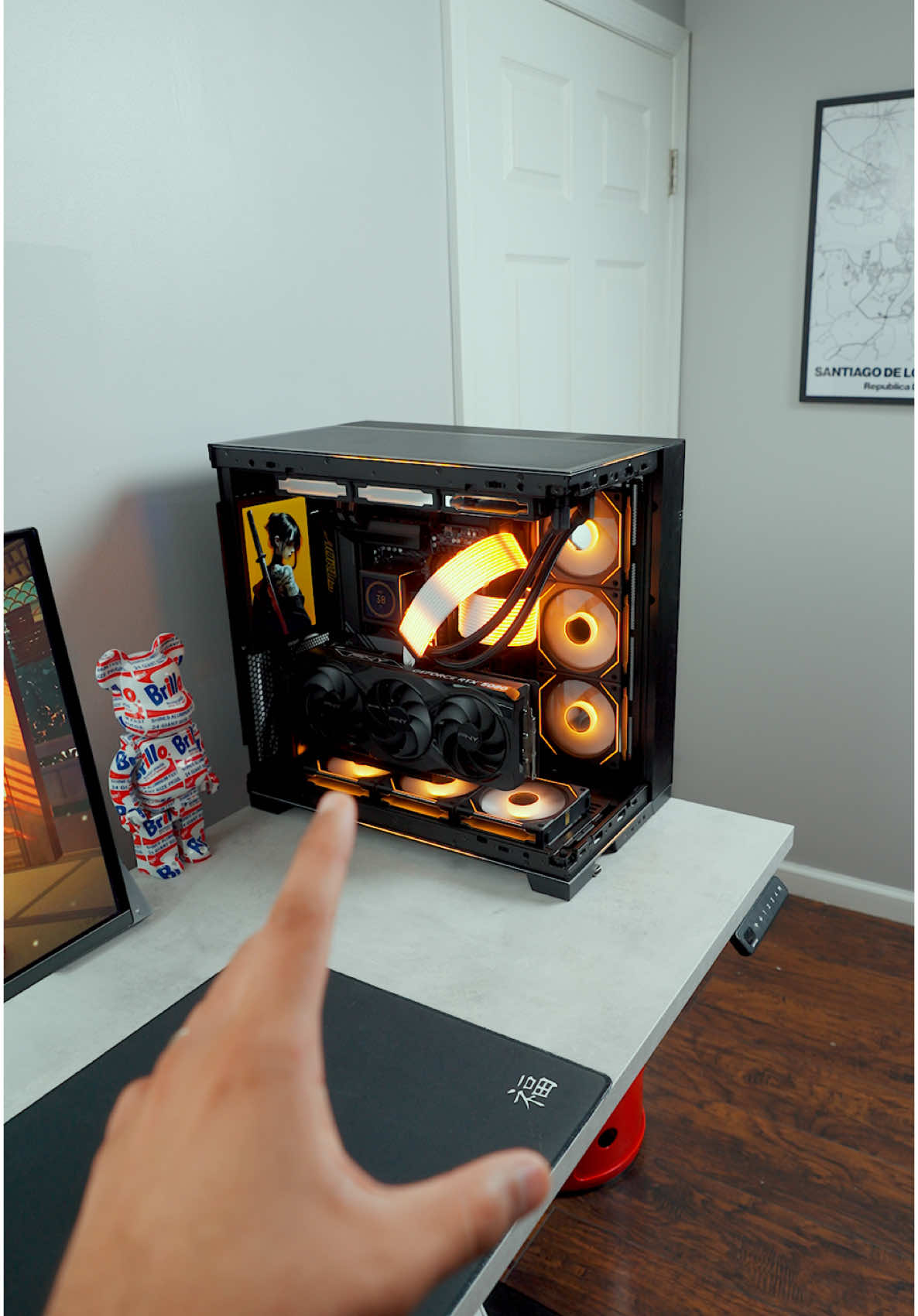 Asi es como uso mi PC Gaming y mi iMac en el mismo monitor 👀  #tecnovickz #gaming #setup #imac #kvm #tech #pc #fyp #pcgaming #setupgaming 